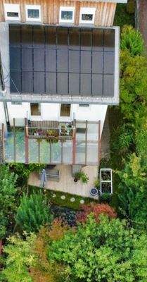 Überdachte Terrasse mit Gartenbereich