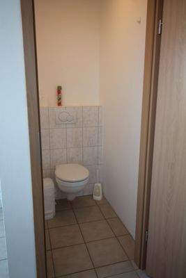 Damen-WC (insgesamt 2 Stück)