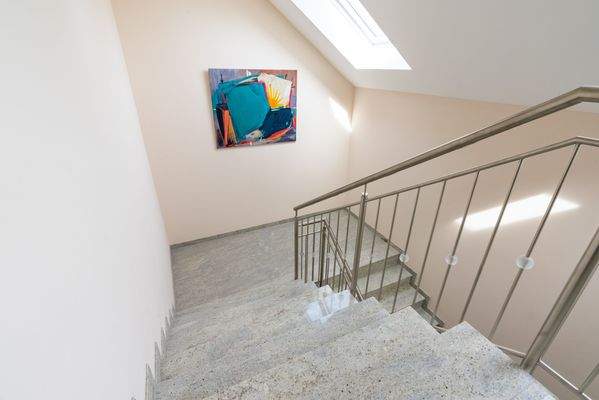 Treppenhaus zum Dachgeschoss