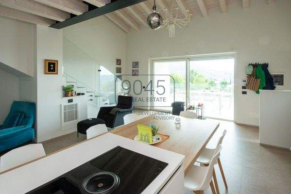 Eckreihenhaus-Villa mit großem Garten in Castion Veronese - Gardasee