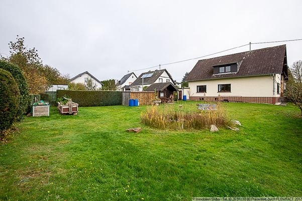 großer Garten hinter dem Haus