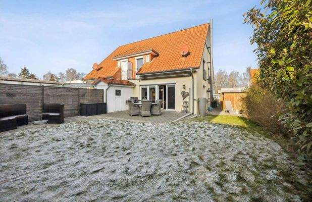 Ihr neues Zuhause - Doppelhaushälfte Gartenansicht