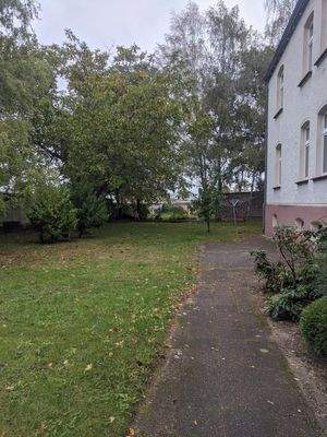 Augus-Bebel-Str.32_Hausumfeld