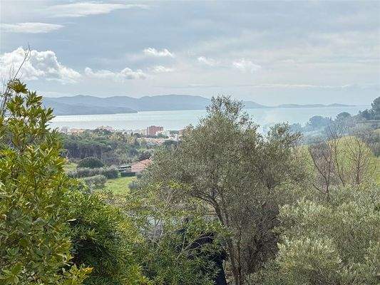 Ausblick aufs Meer und Olivenhain