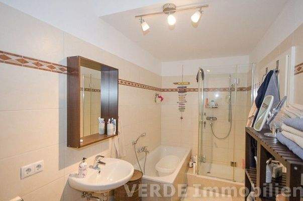 Modernes Tageslichtbad