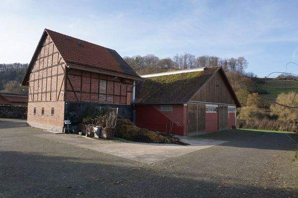 Blick auf Scheune und Stall