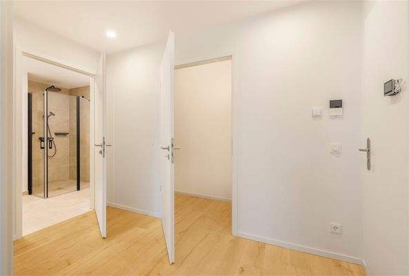 Flur mit Bad und Abstellkammer