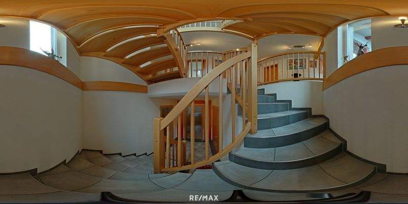 Wohnhaus - Stiegenabgang KG