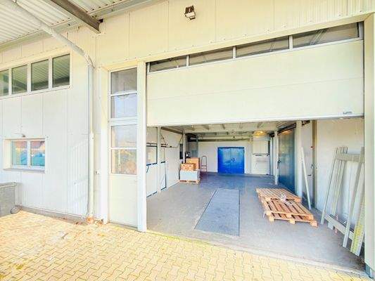 Anlieferung mit KFZ-Mulde