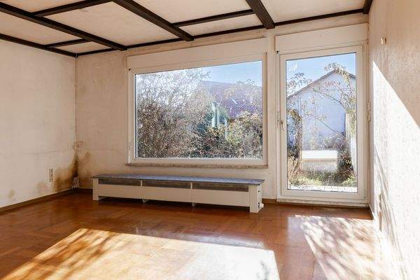 Handwerker-Projekt zur Renovierung (OKAL-Fertighaus mit PV-Anlage)