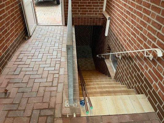 Zugang aussen zum Keller