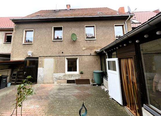 Hof mit Blick auf Wohnhaus