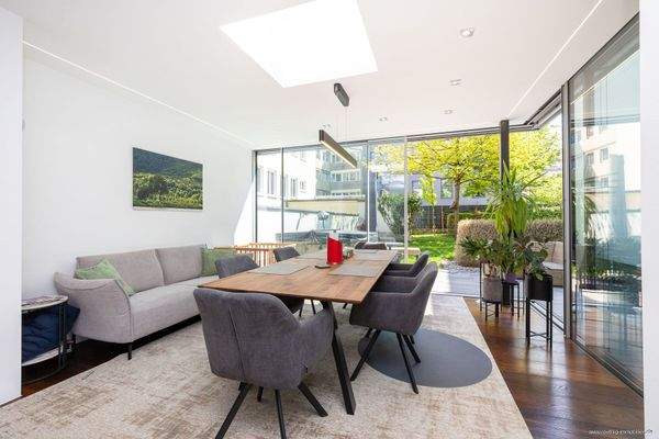 großzügiger Essbereich Stadthaus