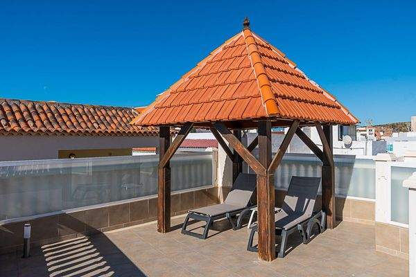 Terrasse mit Pavillon