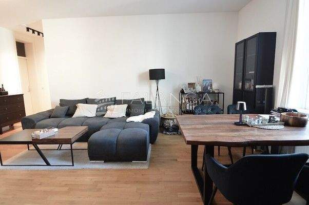 Blick in Wohn- und Essbereich