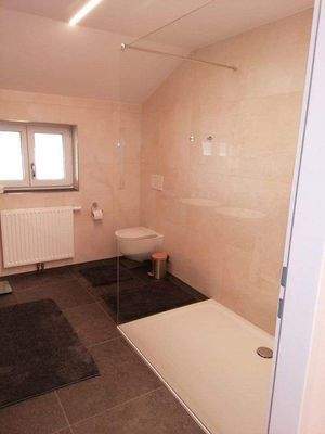 Badezimmer DG.jpg