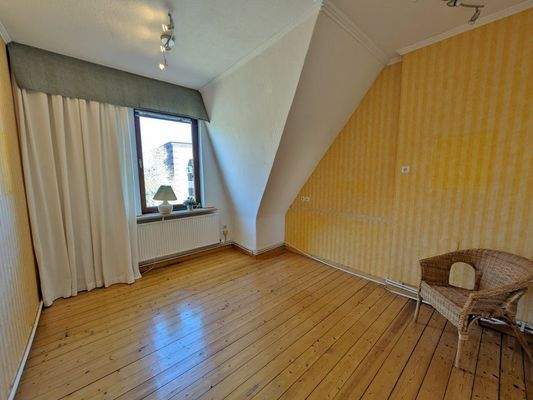 2. OG Wohnung - Zimmer mit Küchenanschlüssen