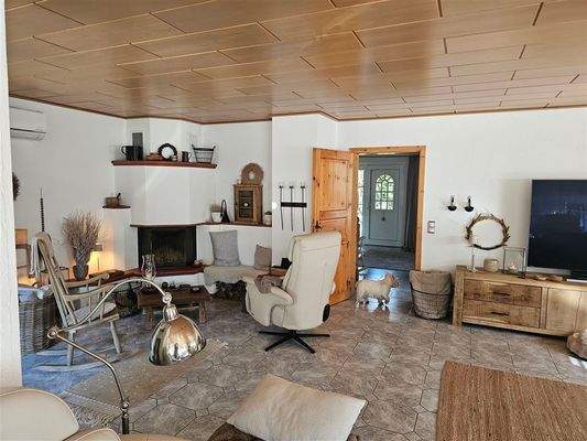 Wohnzimmer mit Kamin