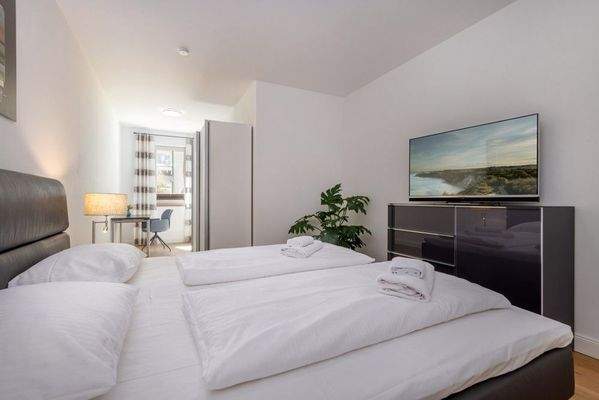 Schlafzimmer 2 mit kleiner Arbeitsecke / Büro, hoc