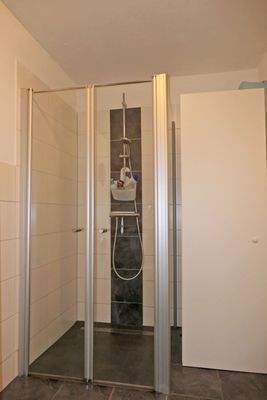 Bad mit Duschkabine