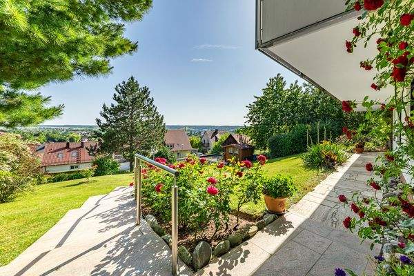 Repräsentatives Anwesen mit gepflegtem Garten