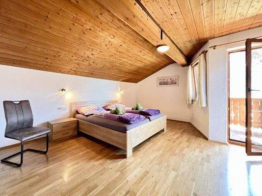 Schlafzimmer 1 im DG