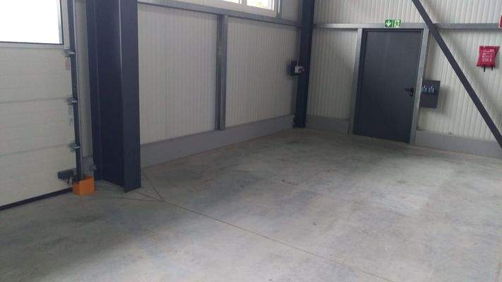 Innenansicht 2 Halle.jpg