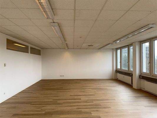 Rechte Seite, großes Büro