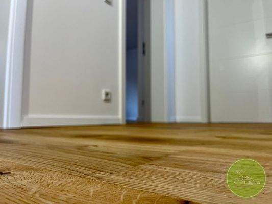 Stillvoller Echtholzboden.