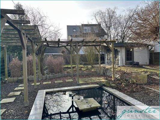 Gartenhaus m. Terrasse u. Pergolar