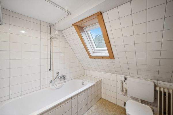 Haus 16 DG Badezimmer