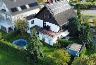 Großzügiges Zweifamilienhaus