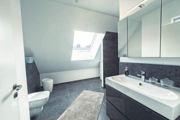 2. Badezimmer Dachgeschoss