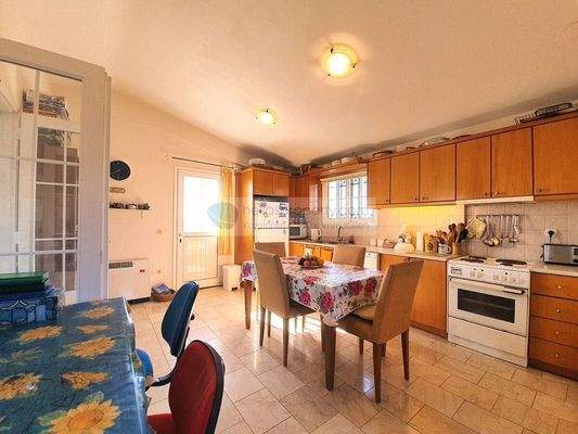 efe0a8fe341b4f9c913f574c08aa2245-original