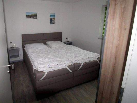 Das geräumige Schlafzimmer im EG