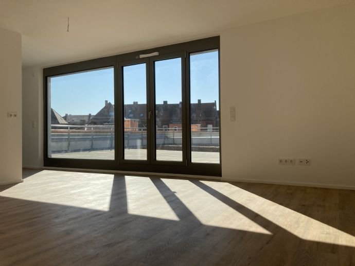 Super chic! Sehr helle 2 Zi.- NB-Wohnung mit Dachterrasse!