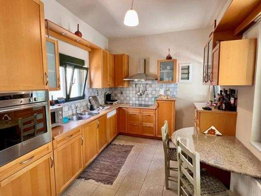 Kreta, Neapoli: Stadthaus mit Garten und Terrasse zu verkaufen