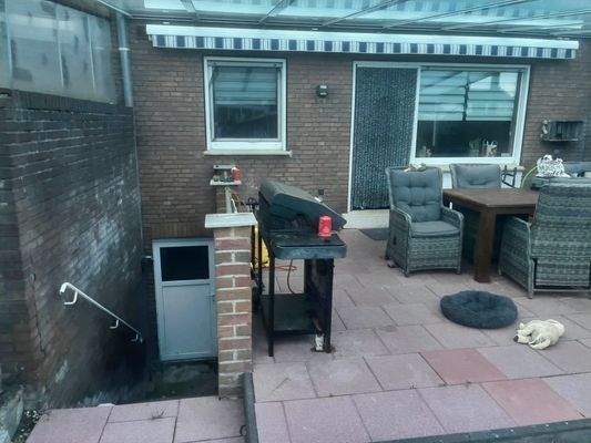 Terrasse mit Kellerzugang