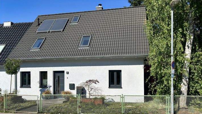 Vorder- / Straßenansicht