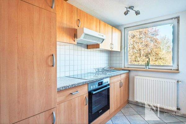 Küchenzeile in Buchoptik