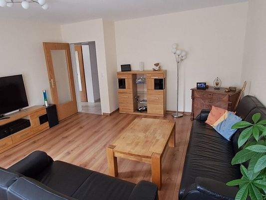 großzügiges Wohnzimmer