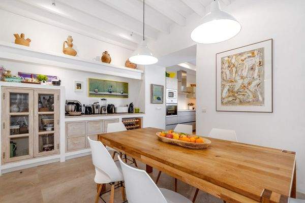 Blick in die halboffene Küche