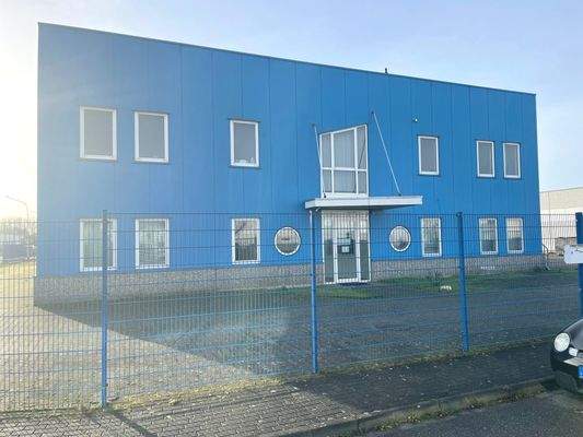 Frontansicht Bürotrakt