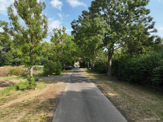 Zufahrt zum Gelände