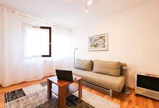 204 5 Wohnzimmer Couch (1 von 1).jpg