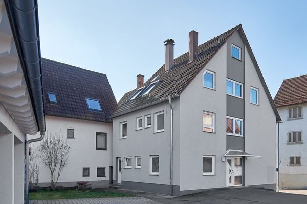 Gepflegtes Mehrfamilienhaus