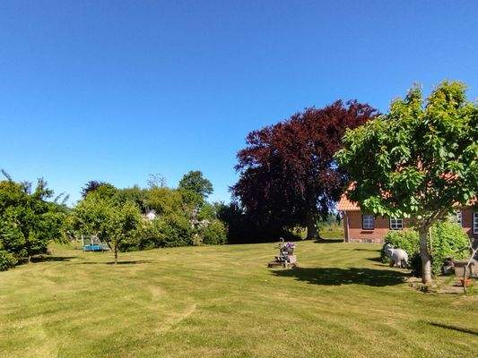 Garten mit Brunnen und Elektrik in Südausrichtung