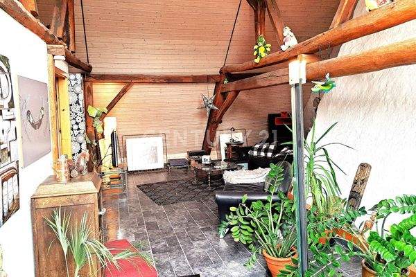 Das lichtdurchflutete Studio / Wohnzimmer mit Empore