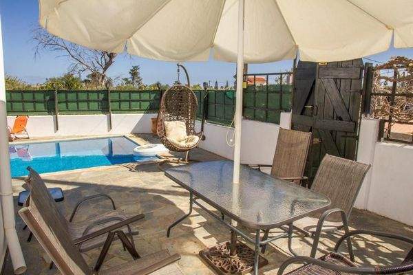 Kreta, Maleme: Traditionelles kretisches Haus zu verkaufen, nur wenige Schritte vom Strand entfernt