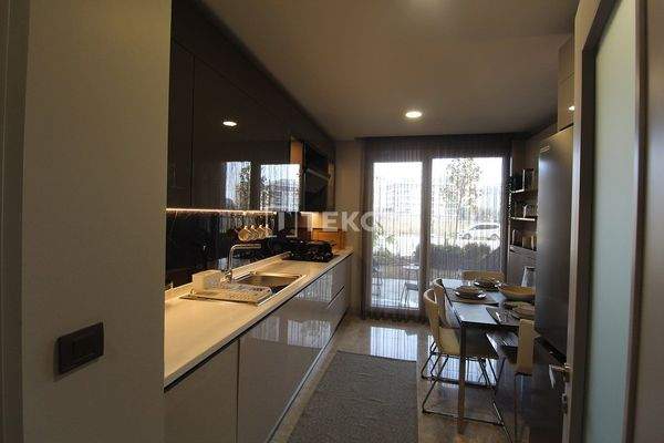 Flats with Swimming Pool in Istanbul Beylikduzu